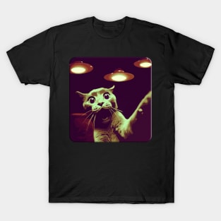 Scared Funny Cat Selfie With UFOs Behind T-Shirt